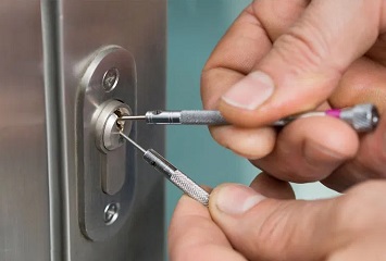 Sids Shoe Surgery are lockmiths located in Richmond, 2753. We offer a range of lockmithing services